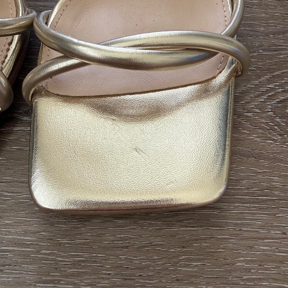 Gold metallic strappy sandals with square toe and ankle strap Size 9.5 - Picture 4 of 5